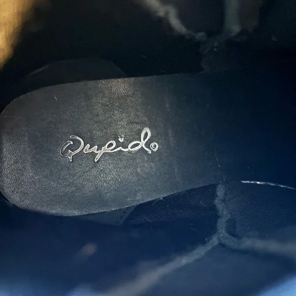 Size 8.5 Qupid Snake Skin Chelsea Boot - Picture 6 of 6